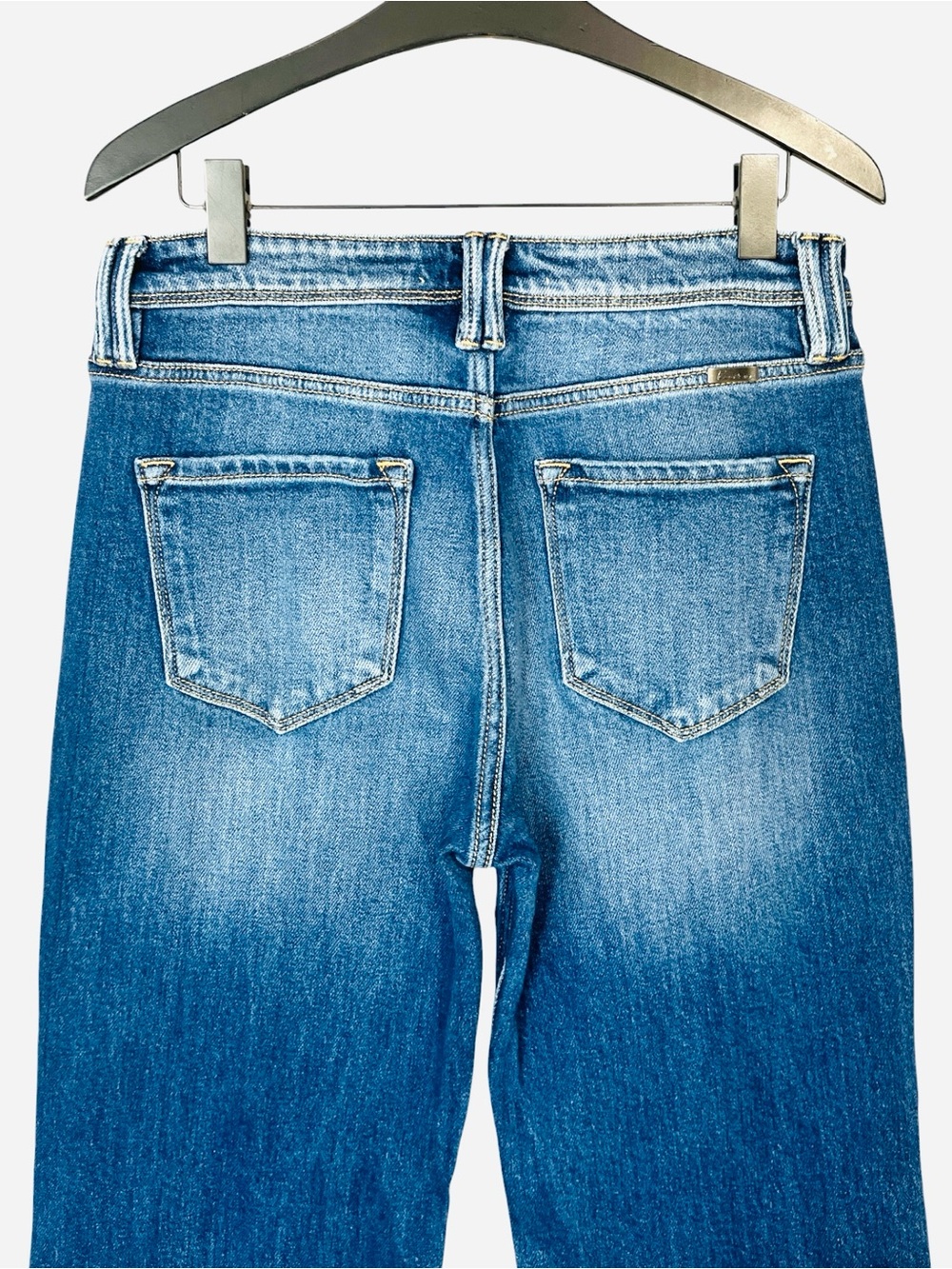 Kancan Holly High Rise Trouser Hem Flare Jeans
Medium Blue Wash Size 9/28 - Picture 9 of 10
